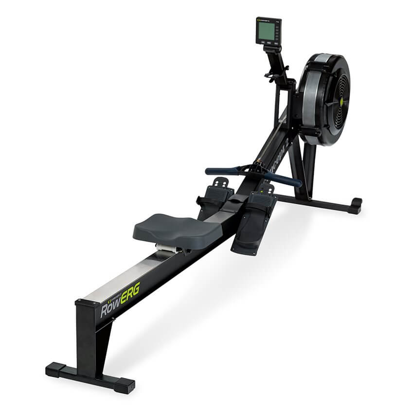 Concept2 RowErg -soutulaite vaaleaa taustaa vasten kuvattuna viistosta edestä.