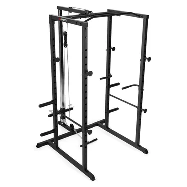 Gymstick PR50 Power Rack -voimahäkki integroidulla taljajärjestelmällä vaaleaa taustaa vasten.