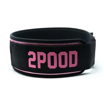2Pood Bubblegum 4 Weightlifting Belt Pink -nostovyö vaaleanpunaisena. Ergonominen tarrakiinnitteinen painonnostovyö tukee keskivartaloa voimaharjoittelussa ja CrossFitissä.