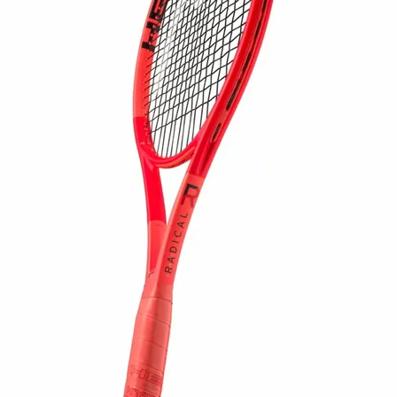 Oranssi Head Radical Pro 2025 -tennismaila valkoisella taustalla.
