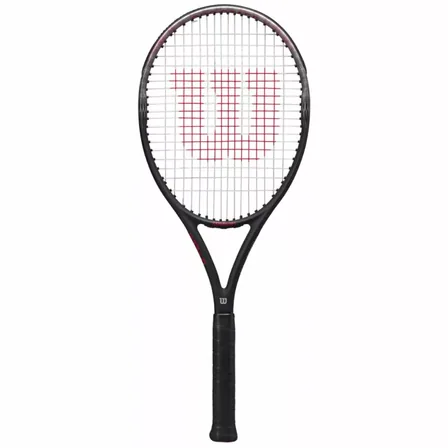 Musta Wilson Pro Staff Precision 100 Black -tennismaila valkoisella taustalla.